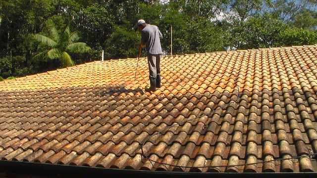 Foto 1 - Limpeza de telhado e aluguel de wap